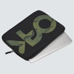 Oakley B1B Laptop Cover Black Green -Nordis Camping Shop ok fos900854 93w 003