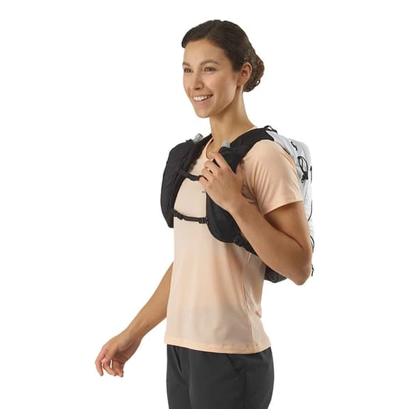 Salomon XT 6L Backpack White Black 4 Salomon XT 6L Backpack White Black - Image 4